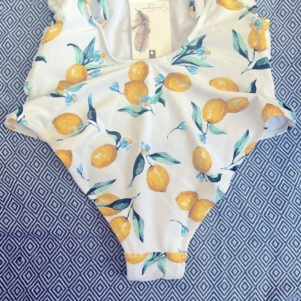 Brand New Jessica Simpson Lemons Printed Tie-Waist One-Piece Swimsuit Bra Cups